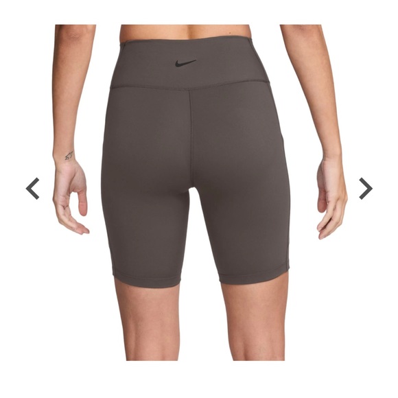 NWT Nike One High-Waisted Biker Shorts with Pockets - Picture 4 of 5